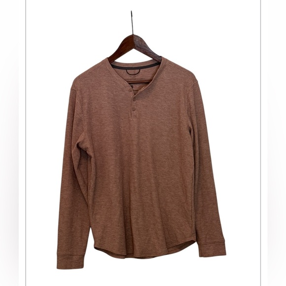 Men’s All in Motion Waffle-Knit Henley Athletic Top -Medium - Picture 1 of 5